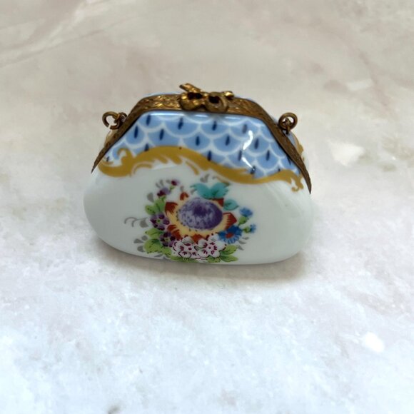 Vintage Limoges Porcelain Purse Box: Hand-Painted Floral, Chain & Bow Clasp - Picture 2 of 4